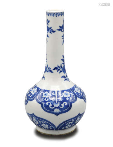 BLUE AND WHITE PORCELAIN VASE