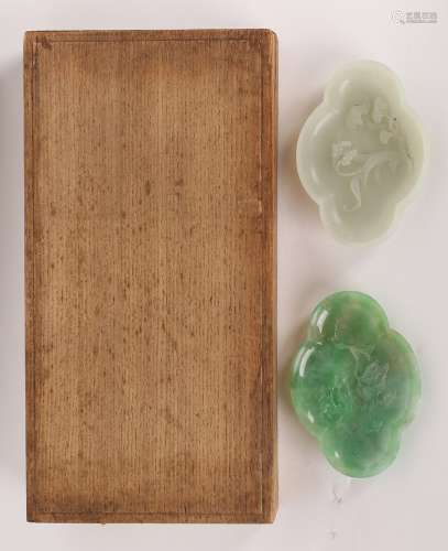 PAIR OF CARVED GREEN AND WHITE JADEITE WASHER WITH BOX