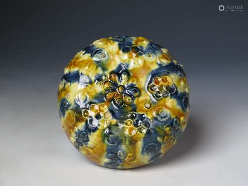 TANG DYN. SANCAI GLAZED LOBED BOWL W. FLORETS