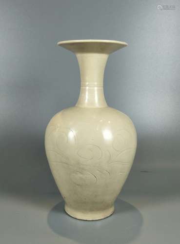 CHINESE DINGYAO PORCELAIN VASE