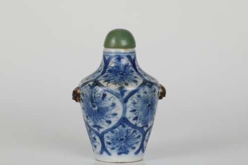 18th  Blue and white double lion snuff bottle