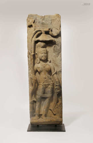 A LARGE INDIAN STONE CARVING OF AN ATTENDANT