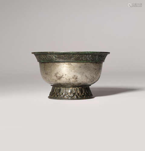 A SMALL CHINESE METAL ALLOY CUP