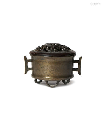 A SMALL CHINESE 'SHI SOU' BRONZE INCENSE BURNER