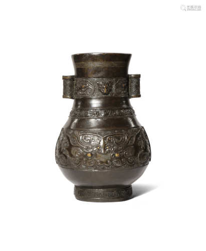 A CHINESE SILVER WIRE AND GOLD INLAID BRONZE HU-SHAPED VASE