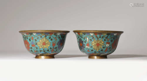 A PAIR OF CHINESE CLOISONNE 'LOTUS' BOWLS