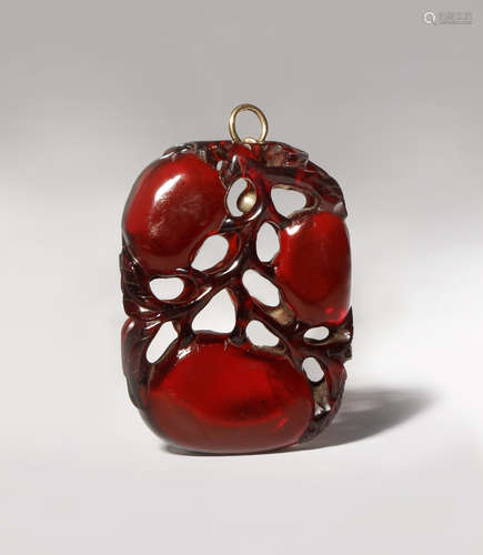 A CHINESE AMBER PENDANT