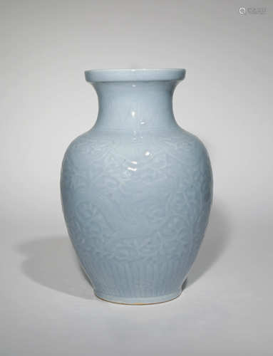 A CHINESE CLAIR-DE-LUNE 'DRAGON' VASE