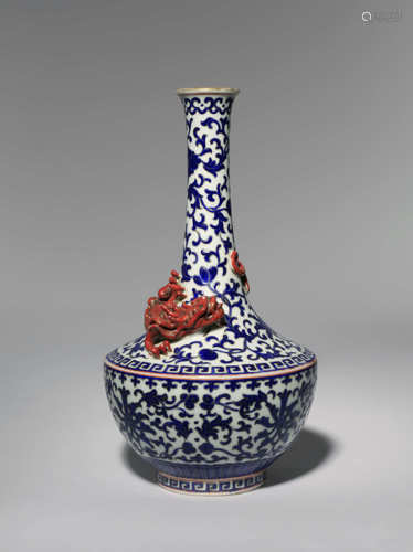 A CHINESE BLUE AND RED-ENAMELLED 'CHILONG' BOTTLE VASE