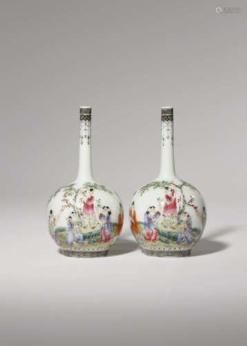 A PAIR OF SMALL CHINESE FAMILLE ROSE BOTTLE VASES