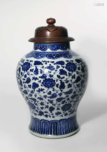 A CHINESE BLUE AND WHITE MING-STYLE BALUSTER VASE