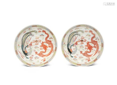 A PAIR OF CHINESE 'DRAGON AND PHOENIX' DISHES