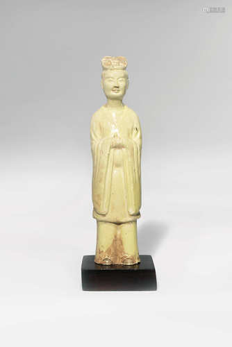 A CHINESE POTTERY STANDING FIGURE OF AN ATTENDANT