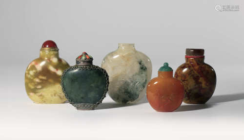 FIVE CHINESE HARDSTONE SNUFF BOTTLES