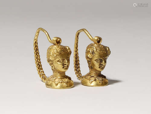 A PAIR OF CENTRAL ASIAN GOLD EARRINGS