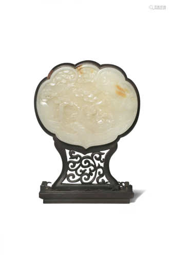 A CHINESE PALE CELADON JADE RUYI-HEAD SHAPED PLAQUE