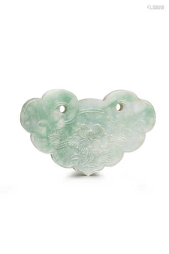 A CHINESE APPLE GREEN JADEITE RUYI-HEAD SHAPED PENDANT