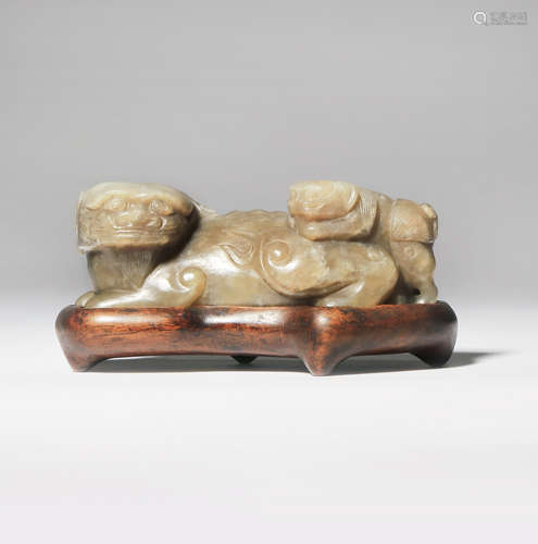 A CHINESE GREY AND BROWN JADE 'LION DOG' GROUP