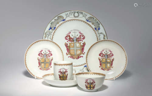 SIX CHINESE ARMORIAL PORCELAIN ITEMS