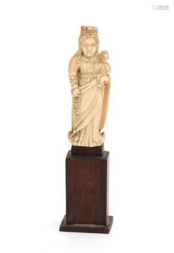 A French ivory sculpture, Mary with child. 17th centuryheight incl. base 10,5 cm.- - -29.00 %