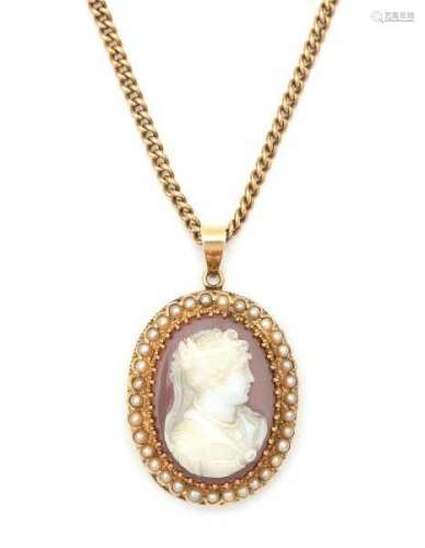 A 14 carat yellow gold necklace with cameo pendant from the 19th Century. Hardstone cameo is set