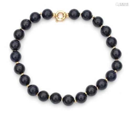 A lapis Lazuli bead necklace with 14 carat yellow gold clasp and spacers, Italian. Length: ca. 45