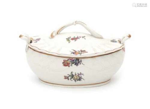 A Dutch Loosdrecht porcelain tureen. 1778-1782. The lid restored.Length 15 cm.- - -29.00 % buyer's