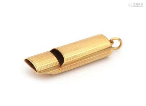 An 18 carat yellow gold whistle with patterned surface. Length ca. 5 cm, Gross weight ca. 11.2