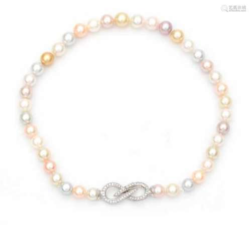 A multi colour cultured pearl necklace with white gold lock. Tamara Comolli, Italy. Length: ca. 46