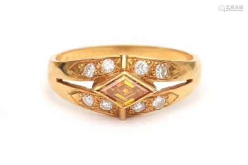 A yellow gold ring, set with a lozenge step cut yellow diamond, ca. 0.60 ct, clarity VS, and