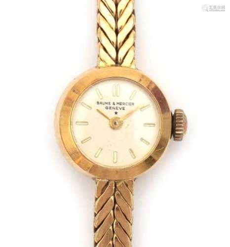 A n 18 carat yellow gold lady's wrist watch, with manual winding. 1950's - 1960's. Baume &