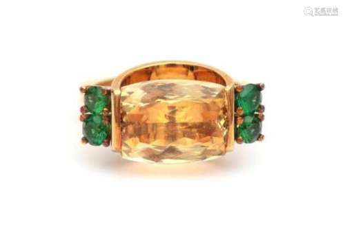 A yellow gold cocktail ring, set with a cushion cut citrine of ca. 2.89 ct, and four brilliant cut