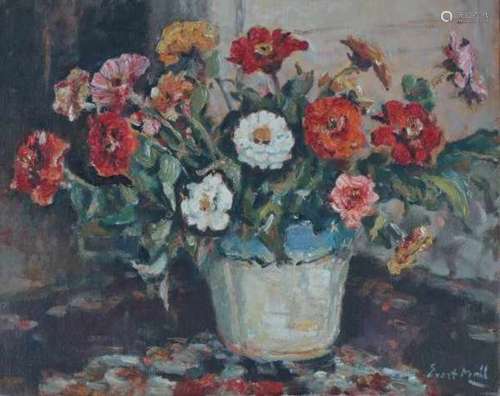 Evert Moll (1878-1955)A flower still life. Signerd lower right.canvas 39,5 x 49 cm.- - -29.00 %