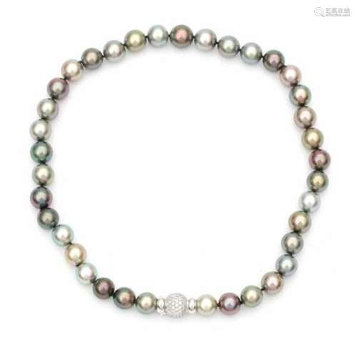 A multi-colour cultured Tahiti pearl neacklace with white gold clasp. Reality-B, Italy. Clasp is set