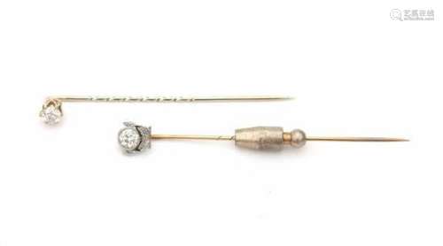 A lot of two diamond tie pins, yellow gold and platinum. Set with ca. 0.40 ct. in total, ca. Si 2