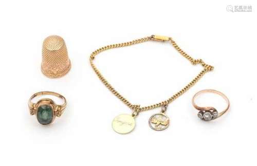 Collection of four gold pieces of jewellery, comprising of : two rings, a 8 crt. bracelet with