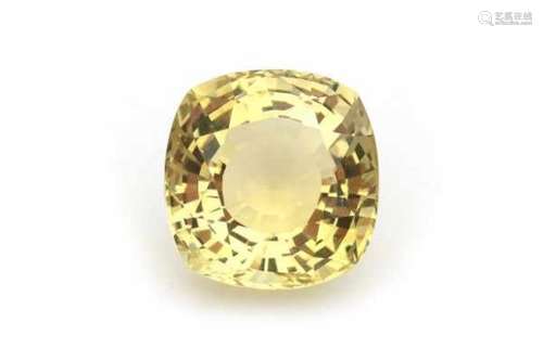 A mixed cut yellow beryl, heliodore of 16.3 ct.Golden yellow colour. Never been set.Length: 16.16