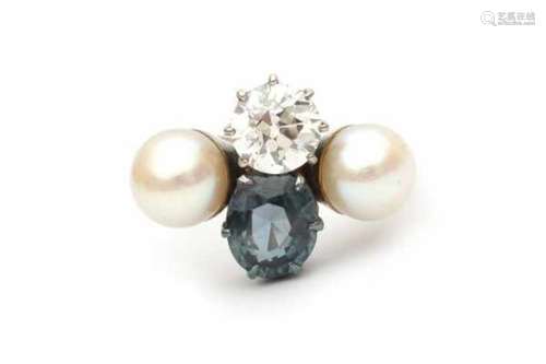 14 carat white gold ring set with sapphire, diamond and two cultured pearls. Old European cut