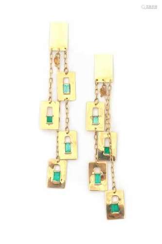 18 carat yellow gold long earrings with emerald. Design with a rectangular stud and 3 longer