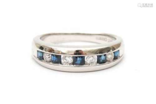 18 carat white gold diamond and sapphire ring set with five carré cut Sapphires and five briljant