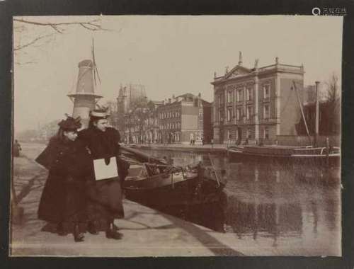 Four mounted photographs i.a. the Coolvest/Coolsingel with Molen de Hoop in Rotterdam. (4x)- - -29.