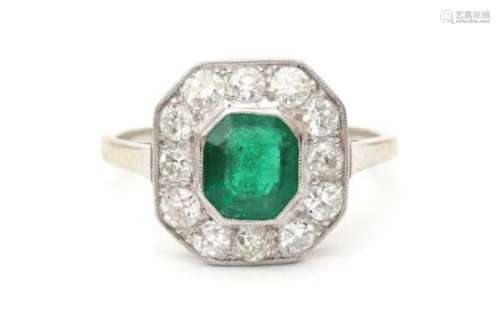14 carat white gold cluster ring with emerald and diamonds. An octagon cut emerald centrally set,