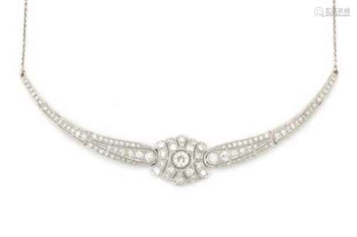 14 carat white gold Art Deco diamond necklace. Geometrical designed central link measures: ca. 5.