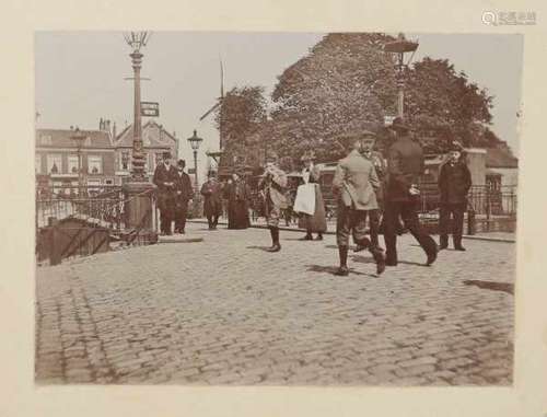 Fifteen mounted photographs of Rotterdam i.a. Kaasmarkt (Gedempte Botersloot), Katendrecht and het