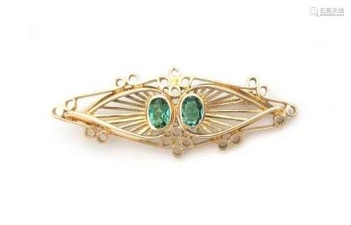 18 carat yellow gold brooch with green tourmaline. A vintage spray designed brooch, set with two