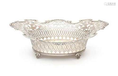 A Dutch silver bread basket. Maker's mark Zaanlandse Zilversmederij, Haarlem/Amsterdam. Year 1926.