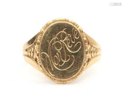 14 carat yellow gold Gentlemens signet ring with engraving: 'Mon Reve'. Size: 63/20. Gross weight: