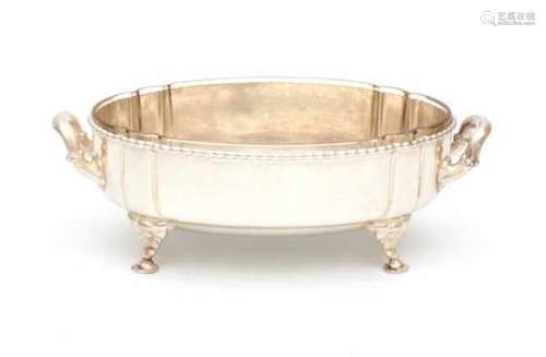 A foreign silver bowl with a glass liner. Imported by Begeer, v. Kempen & Vos. The liner with