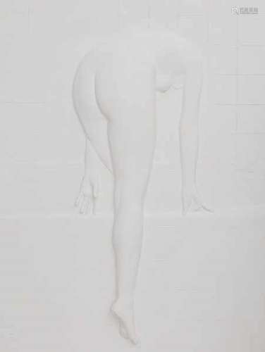 Jacques Verduyn (1946)A gypsum wall sculpture. Bathing woman. Signed lower right.132 x 100 x 7