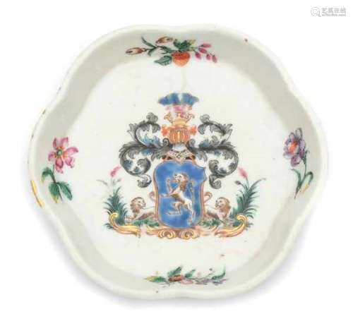 A Chine de commande armorial pattipan, the shield with standing lion. 18th centuryDiameter 13 cm.- -